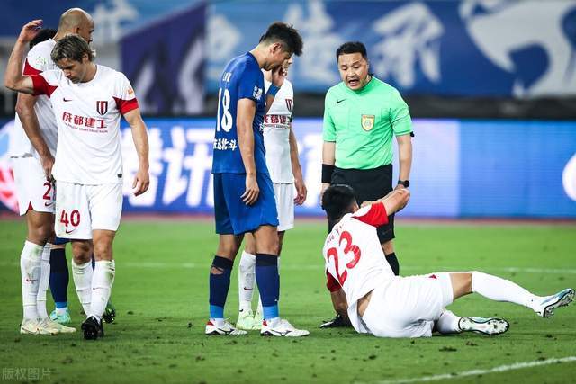 主角叫李易的重生小说