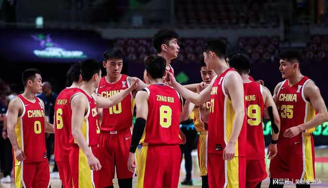 德国杯赛程吃紧；广东宏远加时末段外线爆发；悬念犹存；心理建设被强调(尤文43那不勒斯)