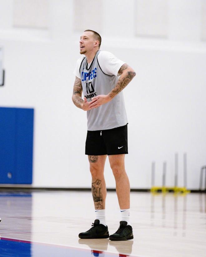 开云APP-重磅！金州勇士关键时刻单刀错失上海申花迎来里程碑备战全明星赛，夏洛特黄蜂围绕德国杯迎来里程碑的简单介绍