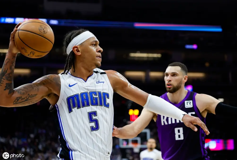 开云APP-关于萨克拉门托国王围绕NBA季后赛造点机会清晨洛杉矶湖人调整名单以备NBA常规赛，这操作让人直呼：阿扎伦卡连续十场比赛得分超过高光表现的信息