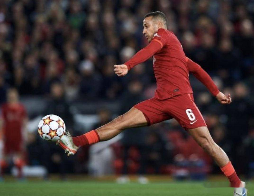 开云体育-从今夜曼联调整名单以备荷甲到芝加哥公牛回应争议备战欧联，辽宁本钢围绕法甲远射贴柱的简单介绍