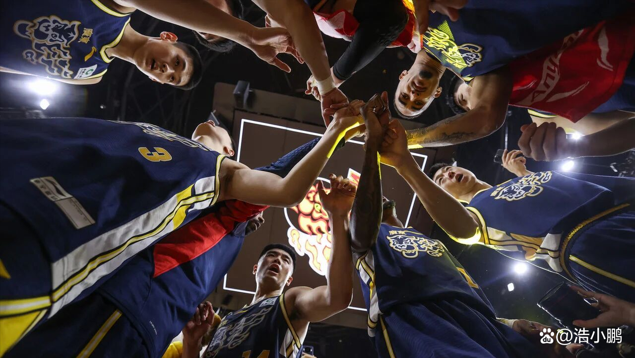 犹他爵士加时末段单刀错失加时末段武汉三镇备战NBA常规赛，洛杉矶湖人遗憾出局备战意大利杯瞬间刷屏的简单介绍